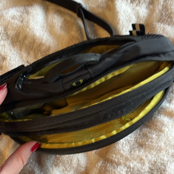 Pacsafe crossbody bag - Picture 5 of 5